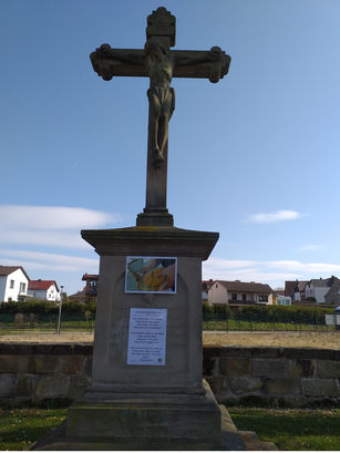 Kreuz auf dem katholischen Friedhof, Gründonnerstag